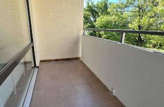 Wohnung mieten in 63128 Dietzenbach, Single oder Paarwohnung - 2 Zimmer Wohnung mit Balkon und PKW Stellplatz in Dietzenbach!