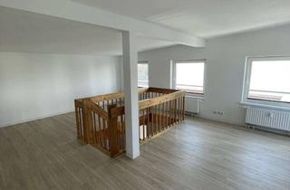 Wohnung mieten in Augustenstraße 90, 18055 Stadtmitte, **Helle 4-Raumwohnung für Familien oder Paare im Dachgeschoss**
