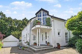 Villa kaufen in 50996 Hahnwald, Repräsentatives Wohnen im Grünen - Exklusive Villa mit Einliegerwohnung in Köln-Hahnwald