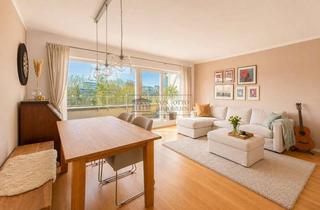 Wohnung kaufen in 50676 Altstadt-Süd, Kölner Stadtwohnung mit Domblick: Helle Zimmer und großer Balkon
