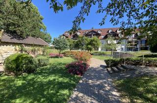 Wohnung kaufen in Gutshof, 79224 Umkirch, 2 Zi.Whg. mit großer Terrasse und 2 TG-plätze (Wallbox) in ruhiger Wohnanlage im Zentrum von Umkirch