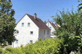 Haus kaufen in 86757 Wallerstein, Kompaktes Wohnhaus mit Garage, Terrasse, Innenhof und separatem Garten