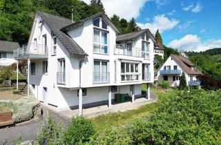Haus kaufen in 78736 Epfendorf, Familienhaus mit 2 Wohnungen.7 Zimmer. 183 m². Traum-Ausblick.3 Garagen. Herrliches Grundstück.