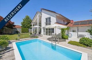 Einfamilienhaus kaufen in 84453 Mühldorf, Großzügigkeit neu definiert – Architektur-Highlight mit Galerie, Pool-Oase und privater Gartenidylle