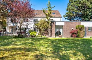 Einfamilienhaus kaufen in 86179 Haunstetten, Großzügiges Einfamilienhaus mit Einliegerwohnung, Garten und Entwicklungspotenzial