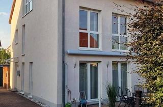 Doppelhaushälfte kaufen in 63533 Mainhausen, Sofort einziehen statt bauen: 5-Zi.-DHH, 140m² Wfl., 180m² Nfl., Effizienz. A, Keller, Garten, 4 PKW