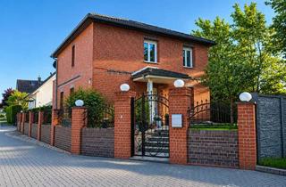 Villa kaufen in 13059 Wartenberg, Traumhafte Stadtvilla in Berlin – Hohenschönhausen - 406 m² Grundstück, Terrasse & Garten - Top Lage