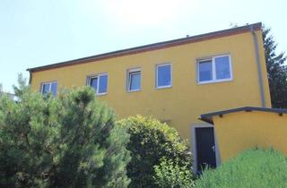 Haus kaufen in 09212 Limbach-Oberfrohna, Wohnhaus mit großer Garage und Wirtschaftsräumen im EG