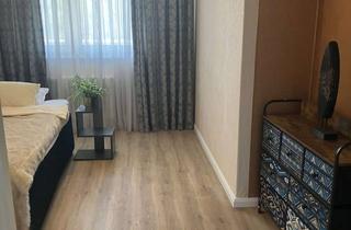 Wohnung mieten in Ruhlebener Str 193, 13597 Spandau, Drei Zimmer mit Balkon: Helle Dachgeschosswohnung in Spandau