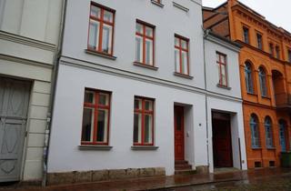Wohnung mieten in Burgstraße, 18273 Güstrow, Sofort bezugsfertiges Hinterhaus mit Garten für junge Familie.