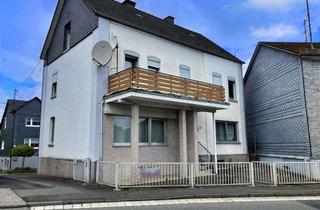 Einfamilienhaus kaufen in 57562 Herdorf, Modernisiertes Einfamilienhaus mit Garten, Garage und Balkon in zentraler Lage von Herdorf