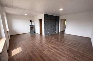 Wohnung kaufen in 97490 Poppenhausen, Poppenhausen - Schöne 2-Zimmerwohnung mit EBK, Schwedenofen & Blick ins Gru-776-ne
