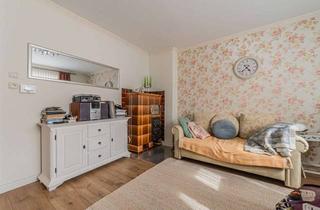 Wohnung kaufen in 24116 Schreventeich, 2-Zimmer-Wohnung mit Einbauküche, Kamin im Wohnzimmer, eigenem Gartenanteil und Loggia