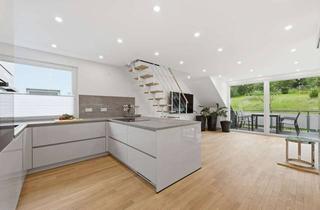 Wohnung kaufen in 58093 Hohenlimburg, Sanierte Dachgeschosswohnung (87,18 m²) für Alleinstehende oder Paare in Hagen-Holthausen