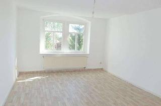 Wohnung mieten in Äußere Bautzner Straße 43, 02708 Löbau, Gemütliche und frisch renovierte 3-Zimmer-Dachwohnung mit neuem Boden, Essküche & Bad mit Badewanne