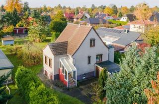 Einfamilienhaus kaufen in 15366 Neuenhagen, Keller, Garage, Schuppen, großer Garten u.v.m.: Sanierungsbedürftiges Einfamilienhaus in Neuenhagen