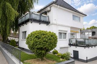 Villa kaufen in 42859 Remscheid, Exklusives Einfamilienhaus mit Einliegerwohnung und Villa-Flair