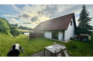 Haus kaufen in Bergfeldstraße 11, 85376 Giggenhausen, Wohnen im Grünen: Mehrgenerationenhaus mit drei Wohneinheiten und Garten in Neufahrn-Fürholzen