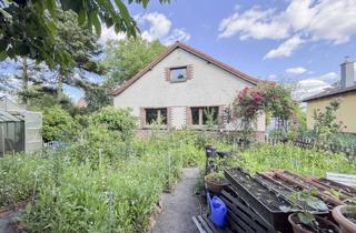 Haus kaufen in 13503 Heiligensee, Ideell geteiltes Grundstück mit Bestandsbungalow - Chance für Sanierung oder Neubeginn