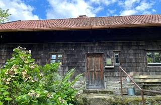 Haus mieten in Oberbucha 5 a, 94336 Windberg, Charmantes teilmöbliertes Walderhaus mit Carport, Garten & Holzofen