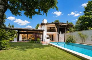 Haus kaufen in 82031 Grünwald, Wandelbare Split-Level-Villenhälfte mit Pool, Sauna, Garage, Büro-/Praxisoption / Einliegerwohnung