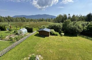 Wohnung kaufen in 83334 Inzell, Stille, helle 3-Zi.-Maisonette-ETW am Naturrand mit freiem Landschaftsblick mit Möbel und Stellplatz