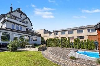 Wohnung kaufen in 42327 Wuppertal, Erdgeschoss der Extraklasse – zwei nebeneinanderliegende Wohnungen und Baugrundstück dazu