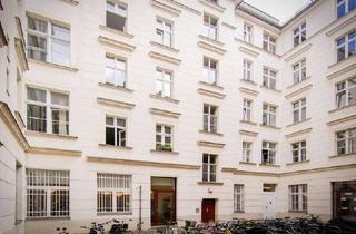 Wohnung kaufen in Böckhstrasse 11, 10967 Kreuzberg, Im Gräfekiez: 2-Zimmer-Altbau im ruhigen Hinterhof