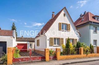 Haus kaufen in 64546 Mörfelden-Walldorf, Charmantes Zweifamilienhaus mit nostalgischem Flair in ruhiger Wohnlage von Mörfelden-Walldorf
