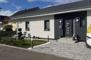 Haus kaufen in 78187 Geisingen, Moderner Bungalow - hochwertig ausgestattet, energieeffizient und naturnah