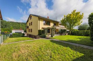 Haus kaufen in 75223 Niefern-Öschelbronn, Solides Zweifamilienhaus mit tollem Grundstück in bester Lage!