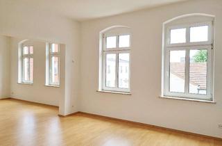 Wohnung mieten in Neuendorfer Straße 25, 14770 Altstadt, Sonnige und großzügige Altbauwohnung - Komplett renoviert und sofort verfügbar!
