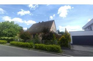 Haus kaufen in 91227 Leinburg, Gepflegtes EFH mit wunderschönem Garten und Blick auf den Moritzberg! Aktuell vermietet.