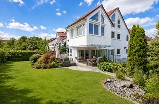 Haus kaufen in 71254 Ditzingen, Außergewöhnliches Familienanwesen mit Hallenschwimmbad in begehrter Feldrandlage