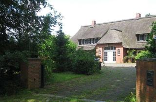 Haus kaufen in 24568 Oersdorf, Exklusives Reetdachanwesen im Sylt-Look, in traumhafter Lage mit ca. 20 ha Weiden