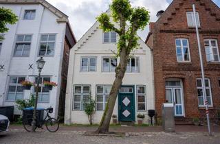 Haus kaufen in 25361 Krempe, Renditestarkes Backstein-Giebelhaus mit 2 Wohnungen in histor. Stadtlage kernsaniert, voll vermietet