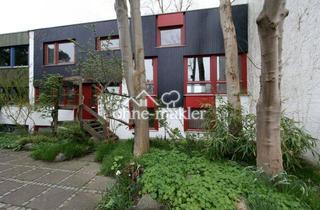 Haus kaufen in 24159 Kiel, TREPPEN STATT FLURE - Architekturikone der 70er Jahre - PROVISIONSFREI