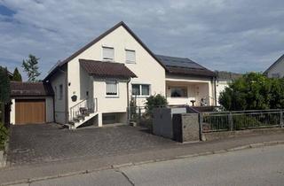 Haus kaufen in 94315 Straubing, Straubing - 2-Familienhaus mit Werkstatt-Garagen in Straubing Ittling