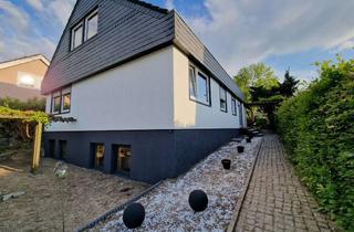 Einfamilienhaus kaufen in 53359 Rheinbach, Einfamilienhaus mit großem Grundstück, Pool, Sauna und Doppelgarage