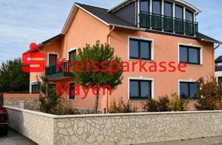 Haus kaufen in 56642 Kruft, Großzügiges Zweifamilienhaus mit Garten und Ausbaupotenzial