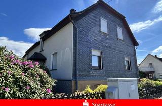 Einfamilienhaus kaufen in 57639 Oberdreis, Oberdreis, Großes Einfamilienhaus mit 3 Garagen und großem Grundstück