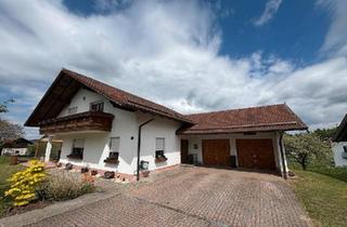 Einfamilienhaus kaufen in 94344 Wiesenfelden, Wiesenfelden - Großzügiges Einfamilienhaus mit Grundstück in idyllischer Lage