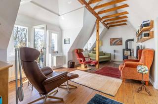 Wohnung kaufen in 23568 St. Gertrud, Wohnen über dem Stadtpark: Dachterrasse, Kamin & Altbaucharme