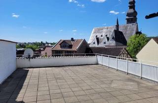 Wohnung kaufen in 65719 Hofheim am Taunus, Sofort frei: 2-Zimmer-Eigentumswohnung mit riesiger Dachterrasse in attraktiver Altstadtrandlage