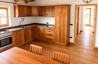 Wohnung mieten in 83088 Kiefersfelden, Wohnen mit Bergblick – großzügige 3-Zimmer-Wohnung mit EBK, Terrasse, Balkon und Garage