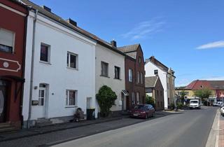 Einfamilienhaus kaufen in Hauptstraße 83, 52372 Kreuzau, Grundsolides Einfamilienhaus, in zentraler Lage von Kreuzau zu verkaufen