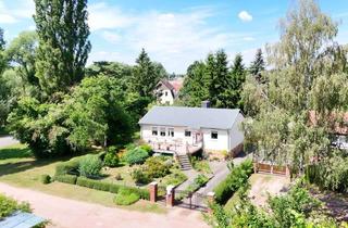 Haus kaufen in Roßdorfer Straße, 06800 Altjeßnitz, Wohnen auf einer Ebene Gepflegter Bungalowmit schönem Garten in ruhiger Wohnlage von Altjeßni