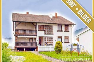 Haus kaufen in 66996 Fischbach, Wohnen, vermieten, weiterdenken – Solides Zweifamilienhaus mit Garten und Garagen im Ortskern