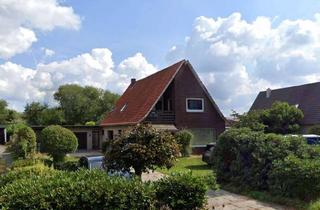 Haus kaufen in 49661 Cloppenburg, Baugrundstück mit aufstehendem, älteren Wohnhaus mit zwei Wohneinheiten, Garage und Carport
