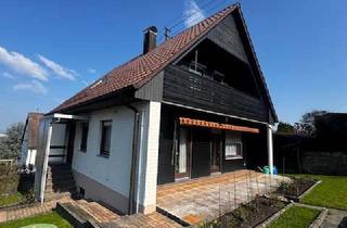 Haus kaufen in Walzenmühlenstr. 12, 70771 Leinfelden-Echterdingen, Gepflegtes 1-2 Fam. Haus mit EBK, Terrasse und Balkon sowie Einzelgarage in L.E. TO 70771 Stetten